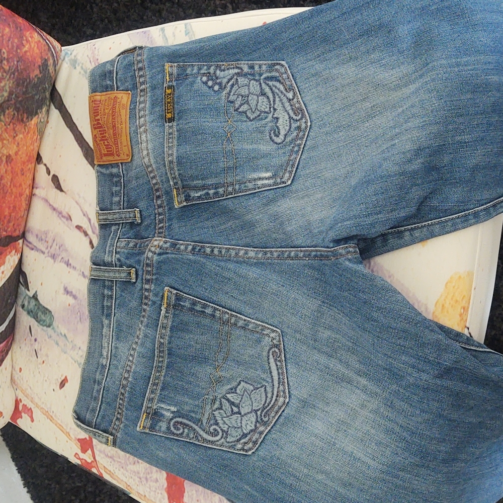 Women's Lucky brand size 8/29 distressed Bermuda jean shorts great condition